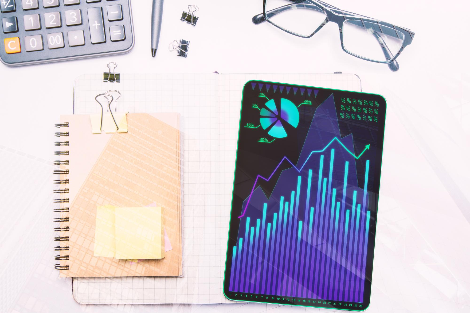 Notebook mit Finanzdiagrammen im futuristischen Stil